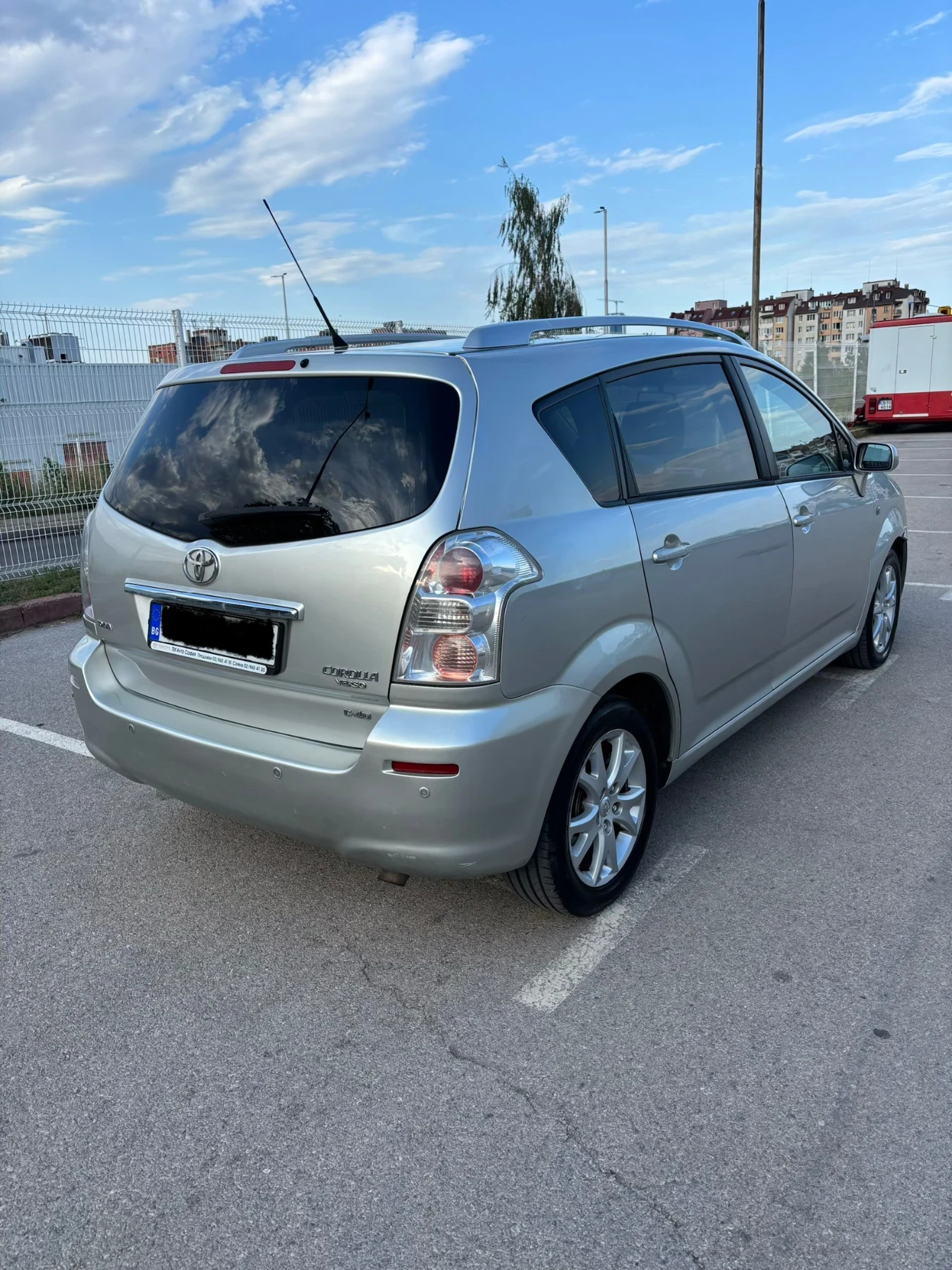 Toyota Corolla verso 2.2 D4D, снимка 6 - Автомобили и джипове - 55310277
