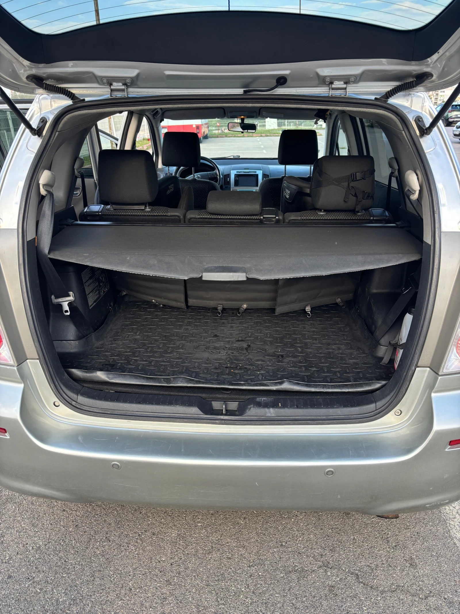 Toyota Corolla verso 2.2 D4D, снимка 11 - Автомобили и джипове - 55310277