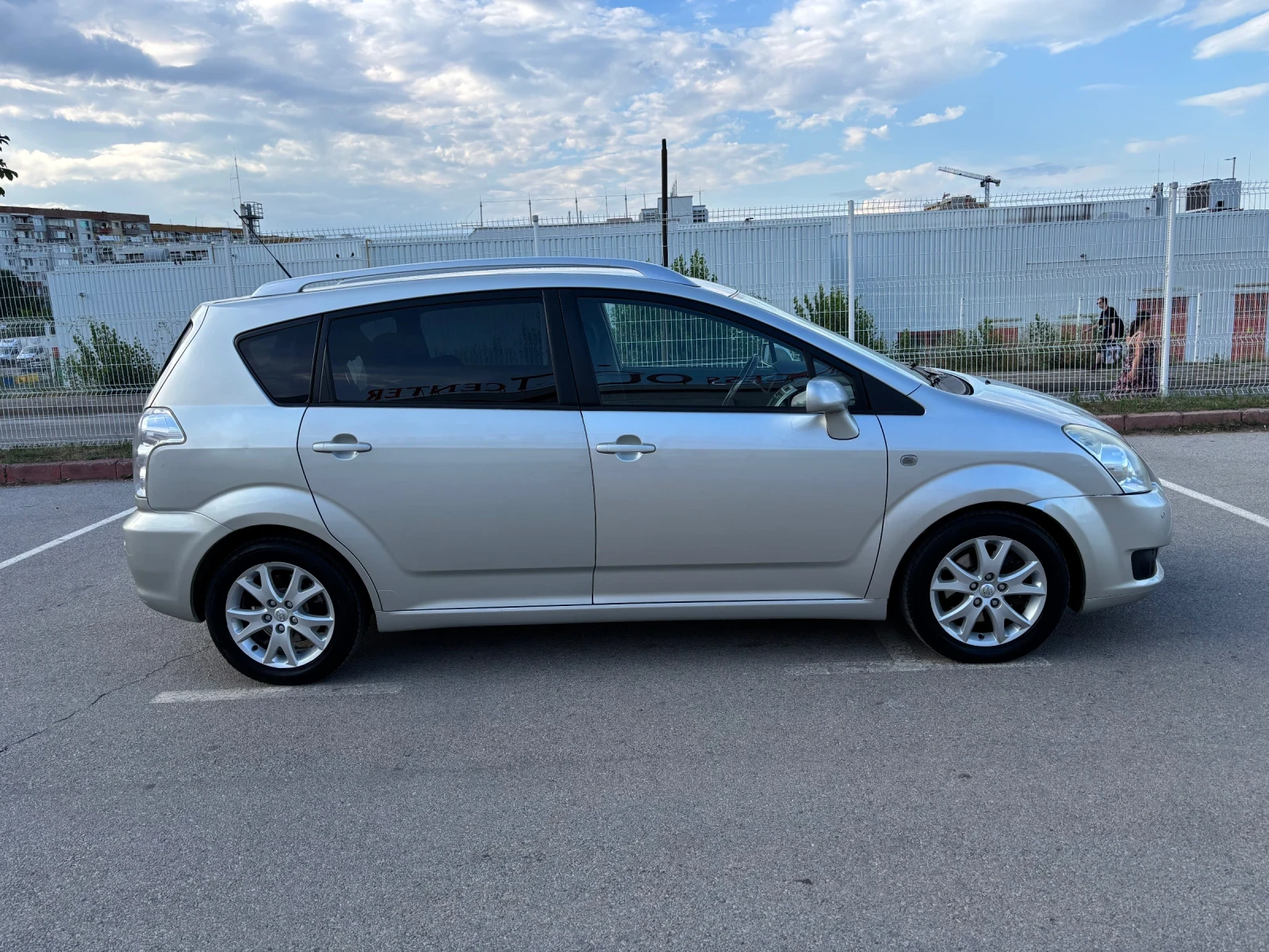 Toyota Corolla verso 2.2 D4D, снимка 4 - Автомобили и джипове - 55310277