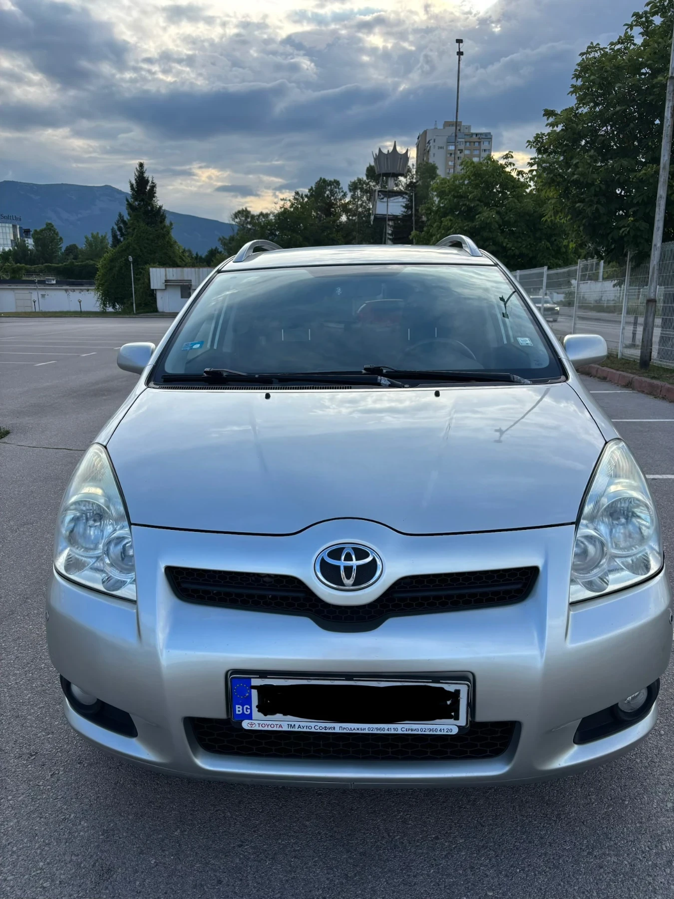 Toyota Corolla verso 2.2 D4D, снимка 2 - Автомобили и джипове - 55310277