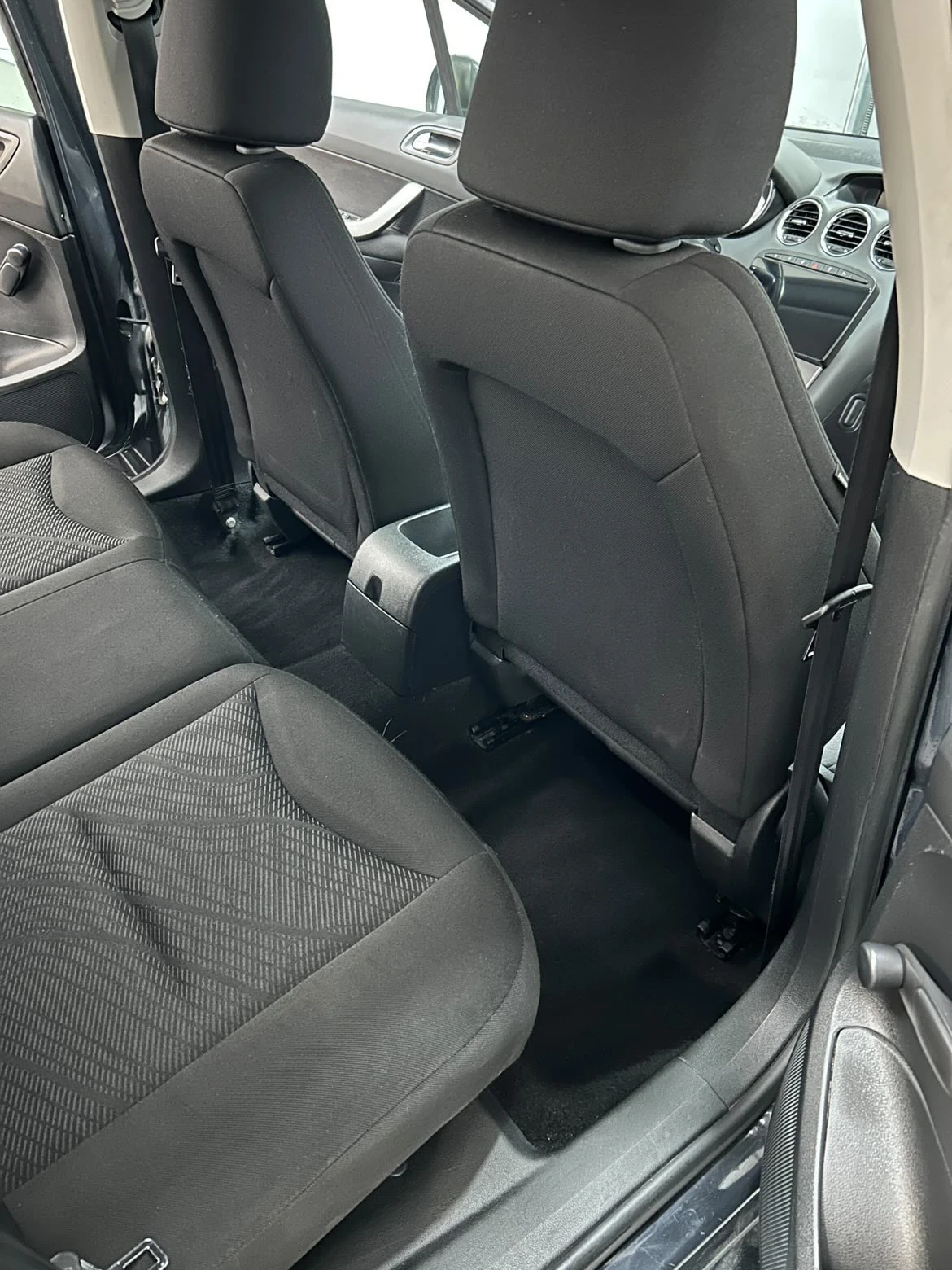 Peugeot 308 1.6 e-hdi от БГ, нави, нови ремъци, серв. история, снимка 5 - Автомобили и джипове - 55456013