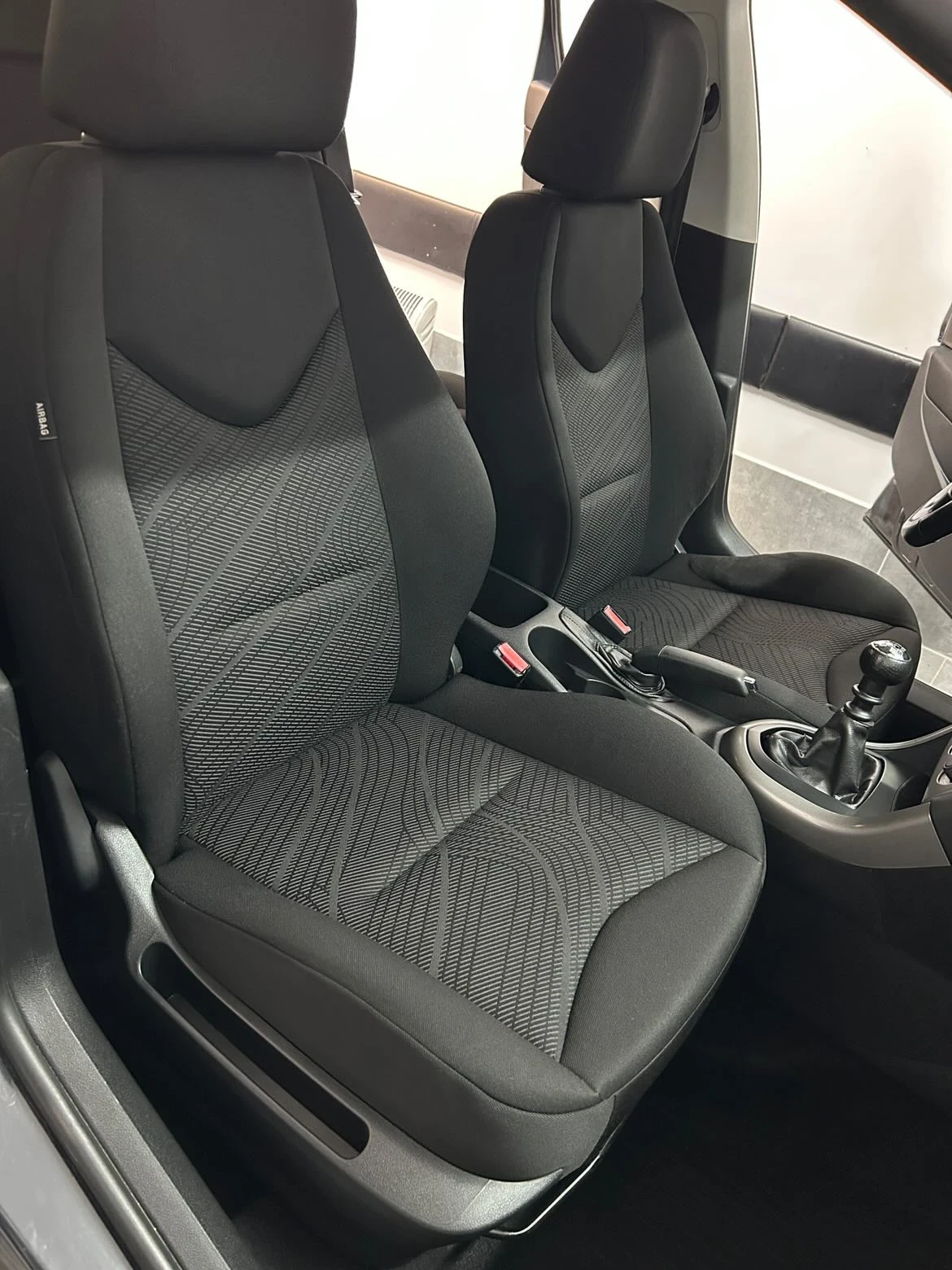 Peugeot 308 1.6 e-hdi от БГ, нави, нови ремъци, серв. история, снимка 4 - Автомобили и джипове - 55456013