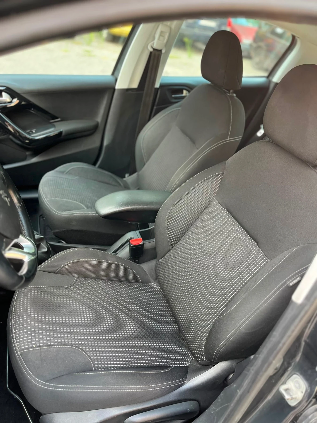 Peugeot 208 Климатроник facelift BlueHDI, снимка 10 - Автомобили и джипове - 55881558