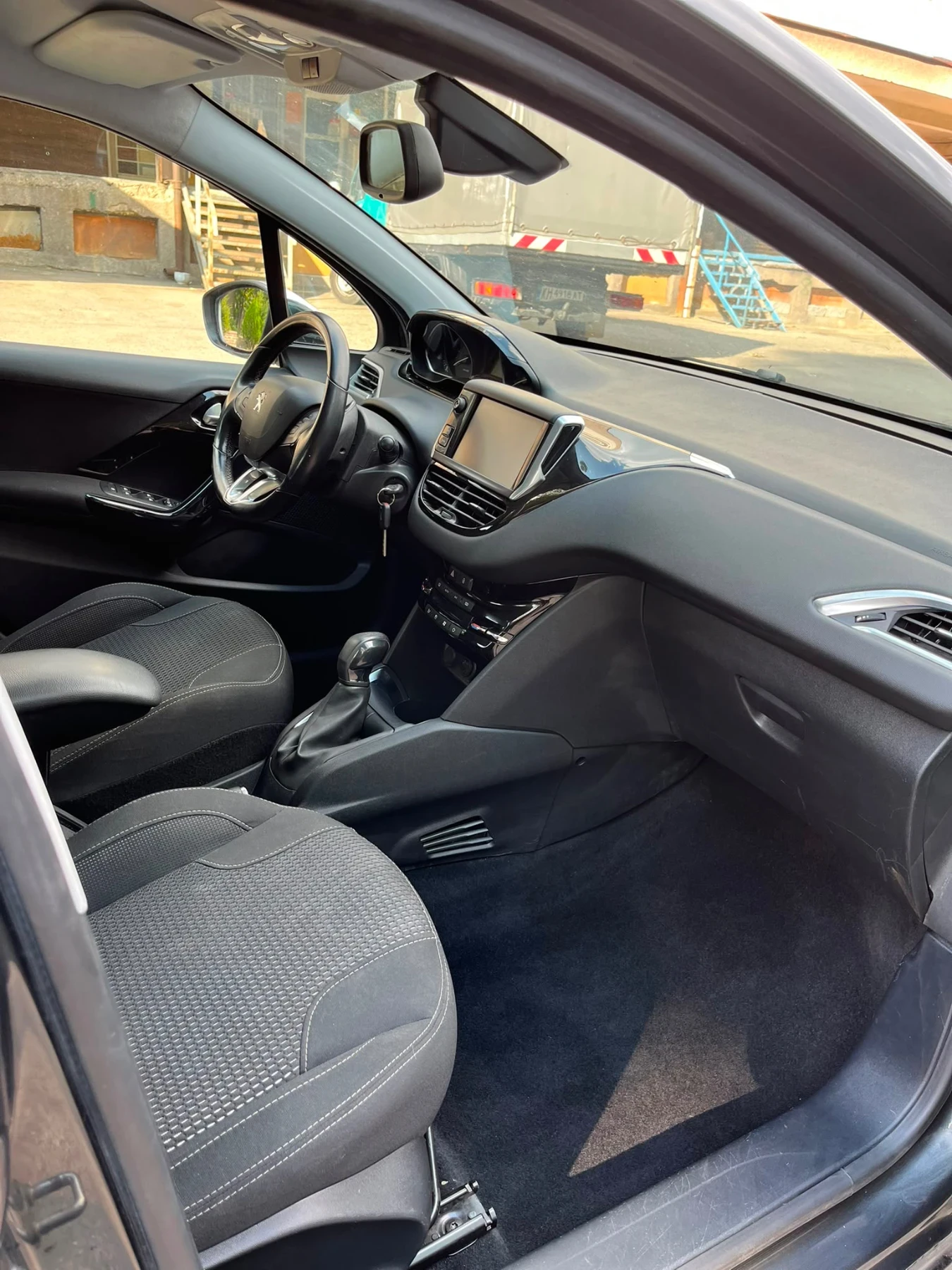 Peugeot 208 Климатроник facelift BlueHDI, снимка 6 - Автомобили и джипове - 55881558