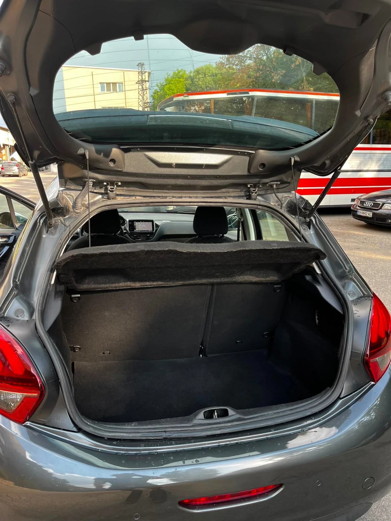 Peugeot 208 Климатроник facelift BlueHDI, снимка 14 - Автомобили и джипове - 55881558