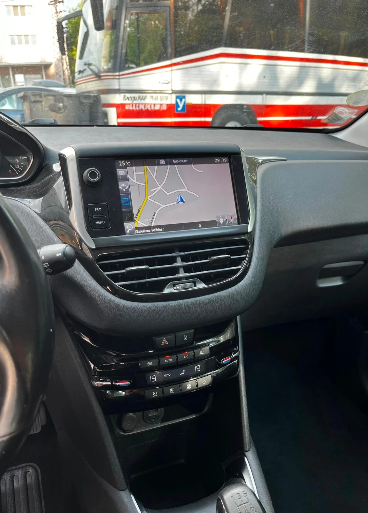 Peugeot 208 Климатроник facelift BlueHDI, снимка 12 - Автомобили и джипове - 55881558