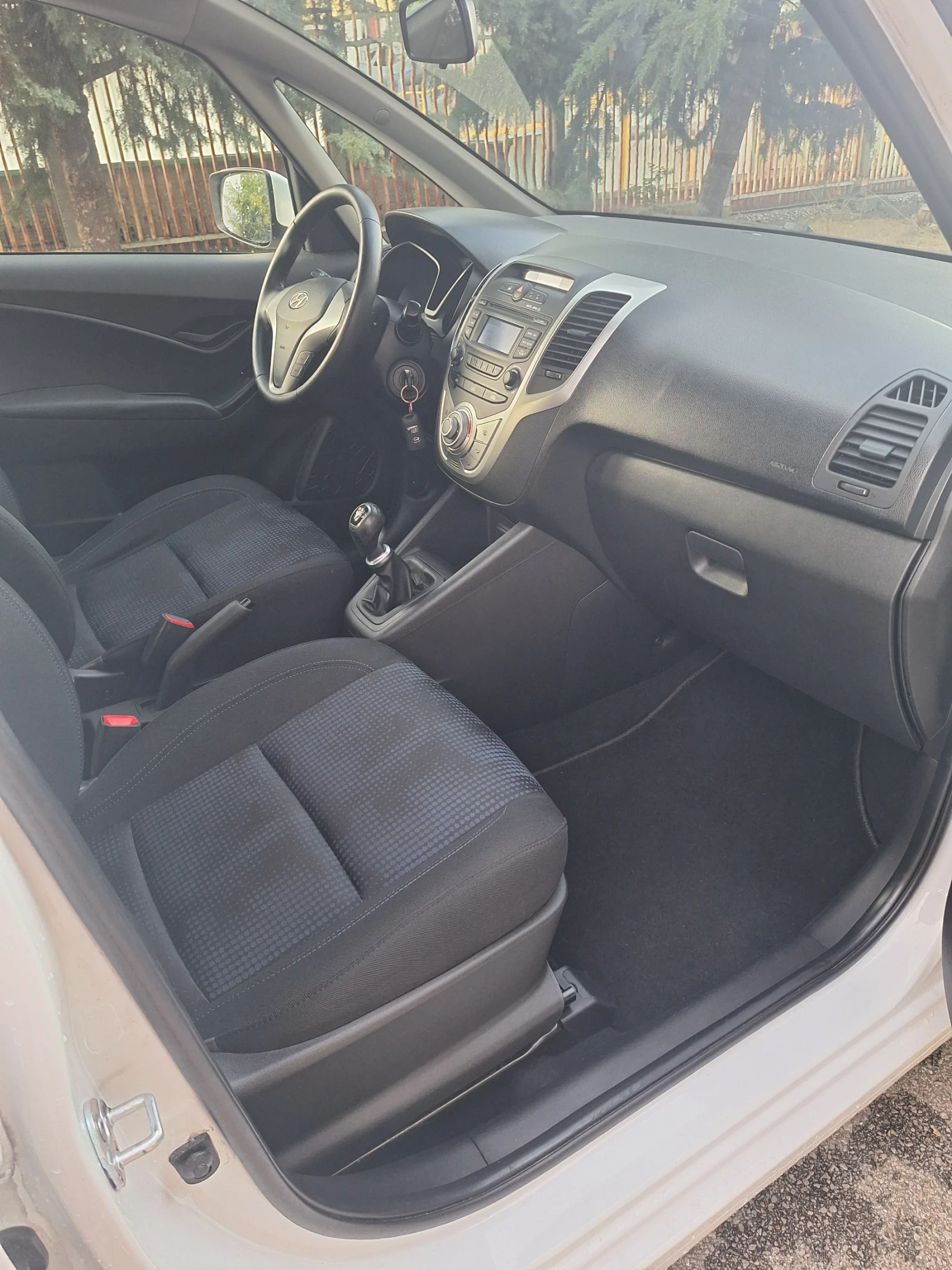 Hyundai Ix20 1.4 i, снимка 8 - Автомобили и джипове - 56267561