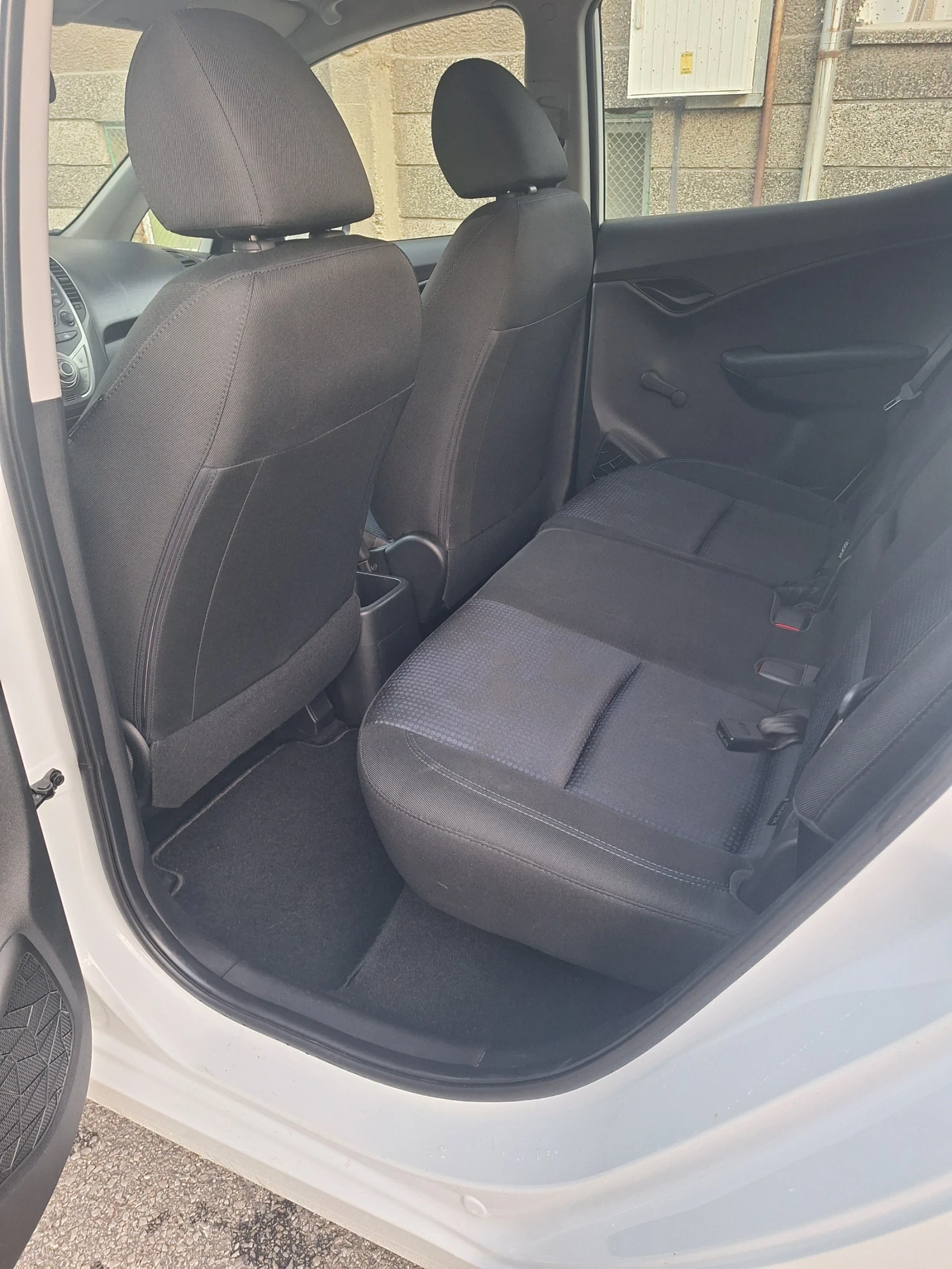 Hyundai Ix20 1.4 i, снимка 10 - Автомобили и джипове - 56267561