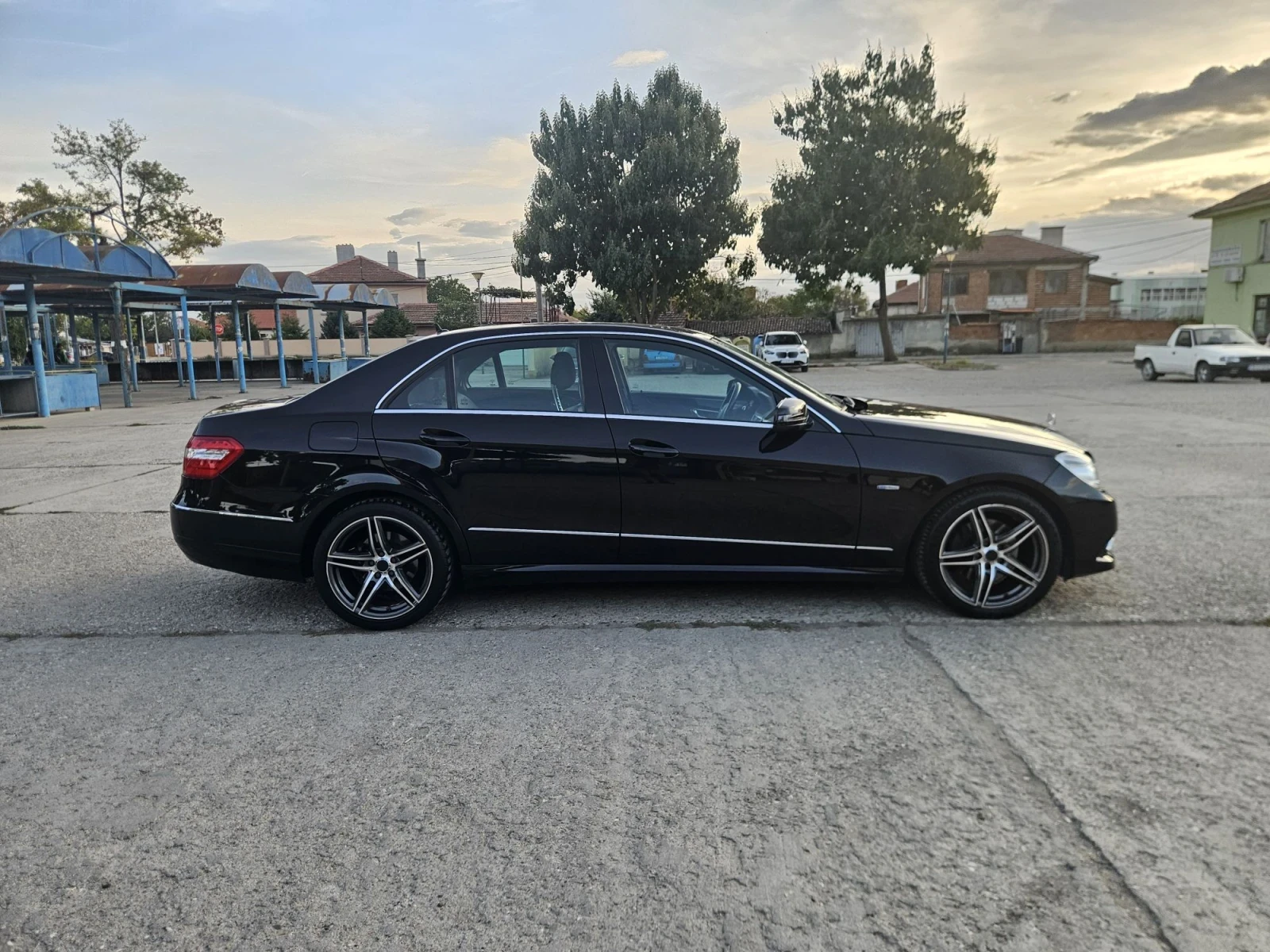 Mercedes-Benz E 350, снимка 9 - Автомобили и джипове - 56443721