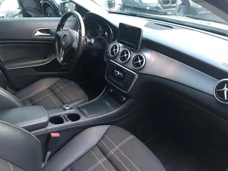 Mercedes-Benz GLA 200, снимка 12 - Автомобили и джипове - 47955066