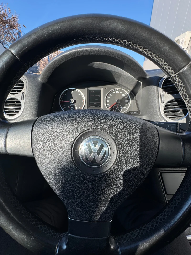 VW Tiguan 2.0 TDI, снимка 8 - Автомобили и джипове - 48787839