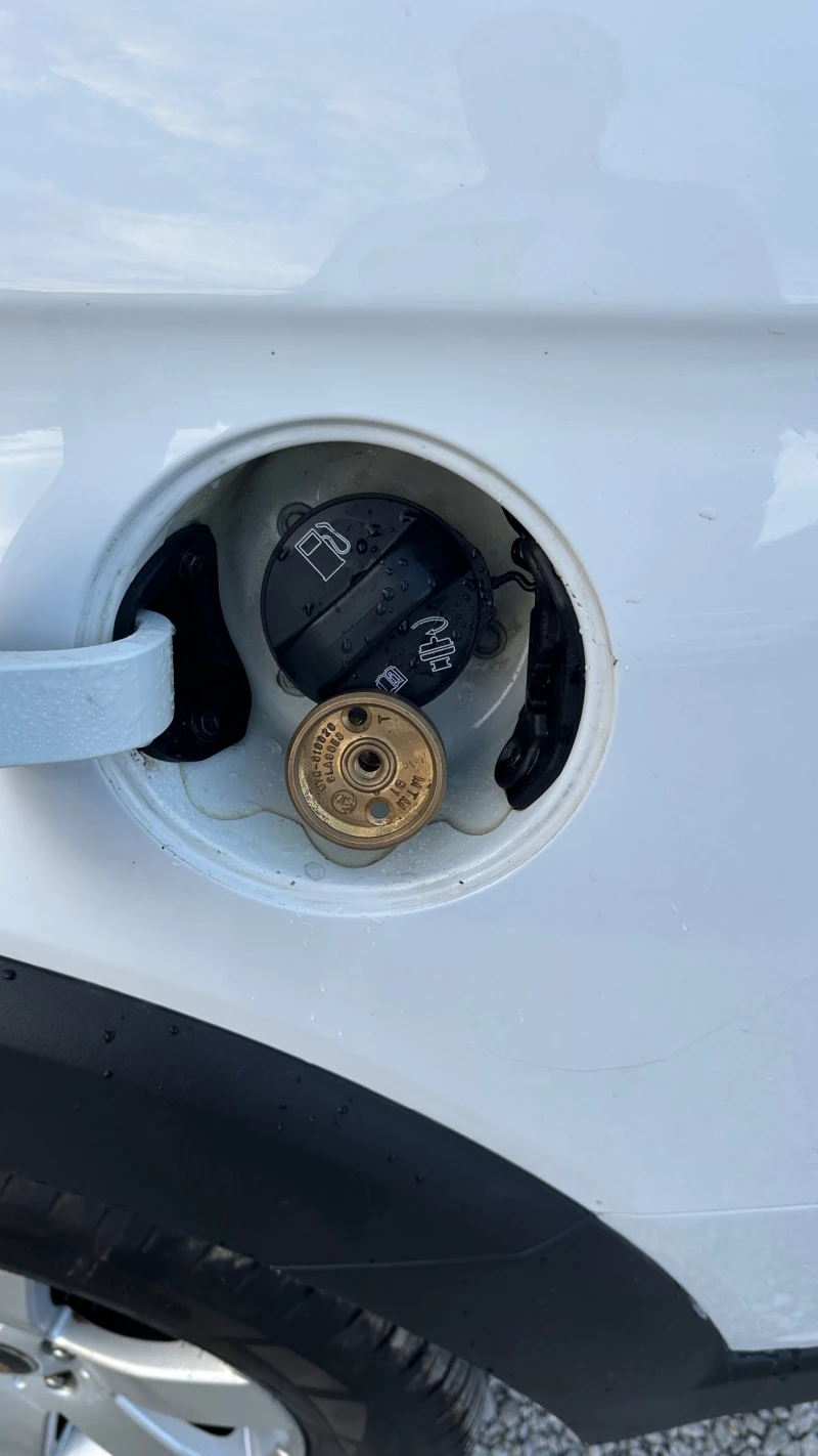 Chevrolet Captiva 2.4i газ 7 места, снимка 15 - Автомобили и джипове - 50404167