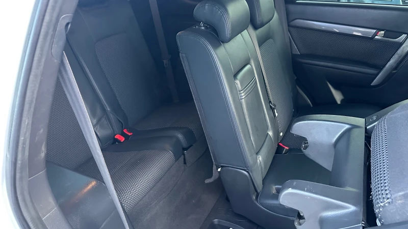 Chevrolet Captiva 2.4i газ 7 места, снимка 12 - Автомобили и джипове - 50404167