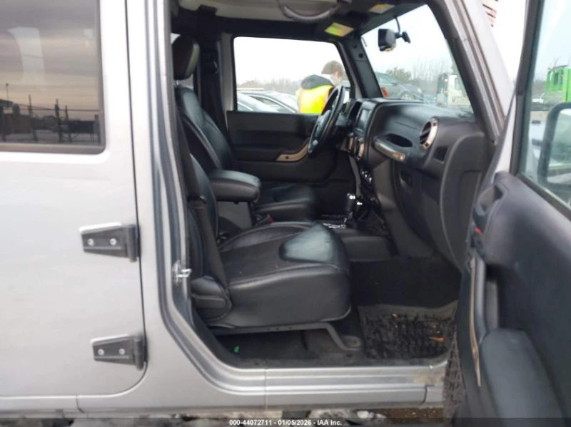 Jeep Avenger 3.6L V-6 DOHC, VVT, 285HP 4X4 Drive, снимка 10 - Автомобили и джипове - 53439071