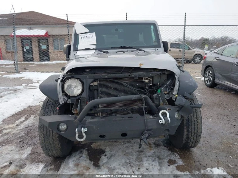 Jeep Avenger 3.6L V-6 DOHC, VVT, 285HP 4X4 Drive, снимка 4 - Автомобили и джипове - 53439071