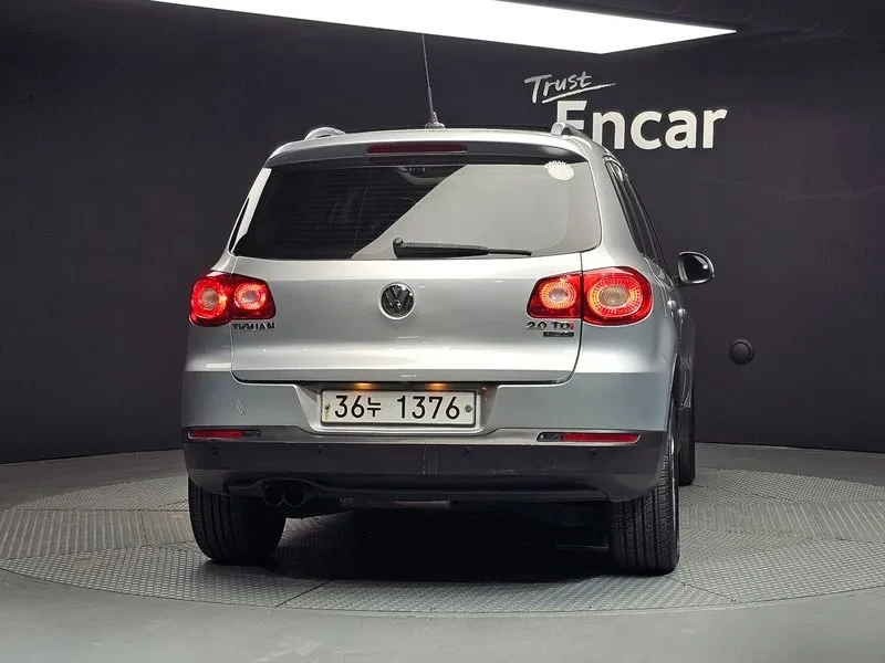 VW Tiguan 2.0 Tdi 5N, снимка 4 - Автомобили и джипове - 55914202