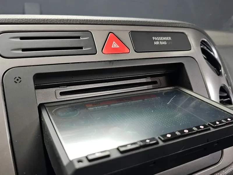 VW Tiguan 2.0 Tdi 5N, снимка 15 - Автомобили и джипове - 55914202