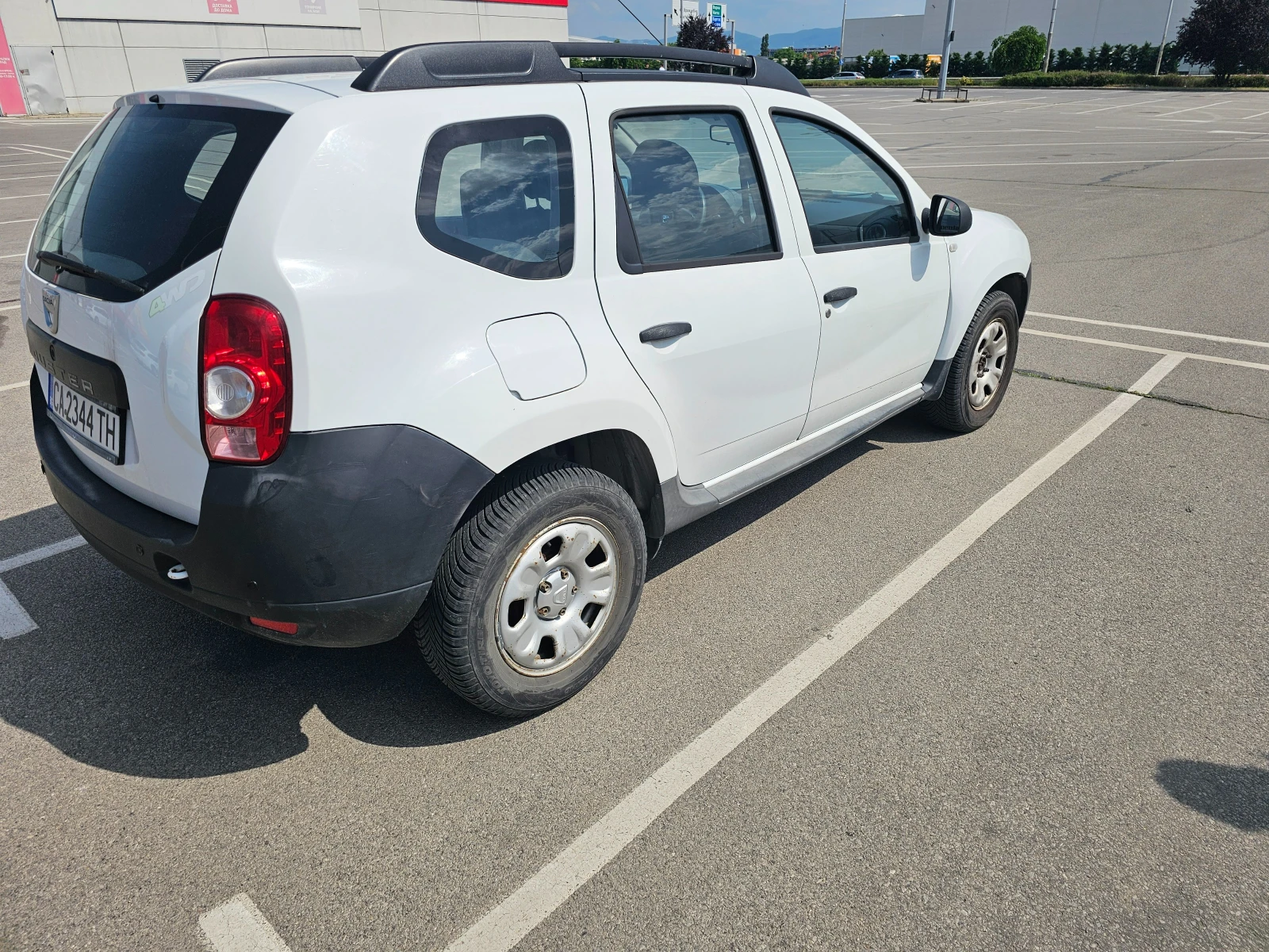 Dacia Duster 1.5 dCi 4x4, снимка 6 - Автомобили и джипове - 54808020