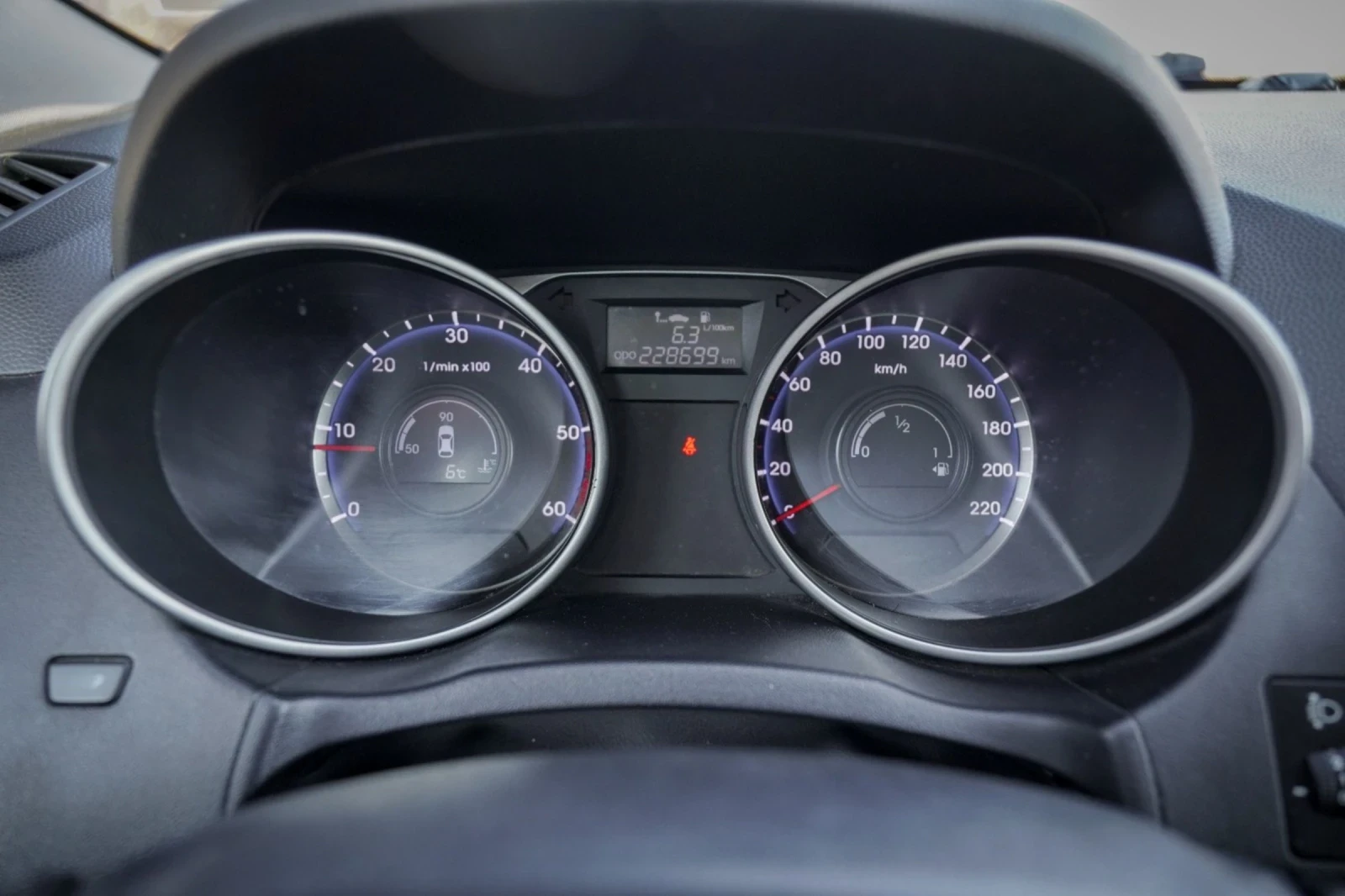 Hyundai IX35 1.7 CRDI, снимка 9 - Автомобили и джипове - 55150673