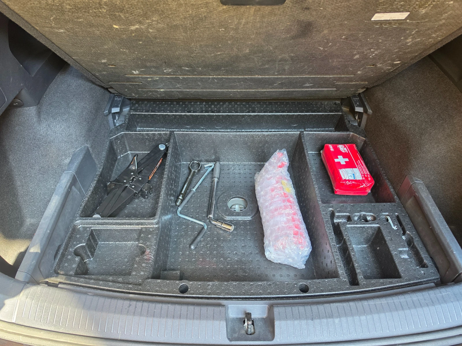 VW Tiguan Allspace 2, 0 DSG HIGHLINE, снимка 12 - Автомобили и джипове - 56021872