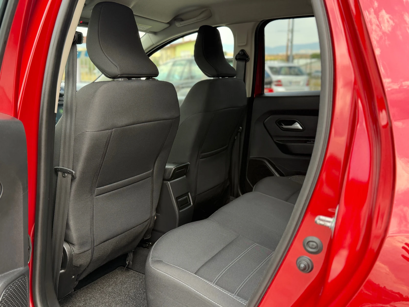 Dacia Duster * ИТАЛИЯ* 1.5-116* NAVI* CAMERA* EURO 6 D* , снимка 10 - Автомобили и джипове - 56092105