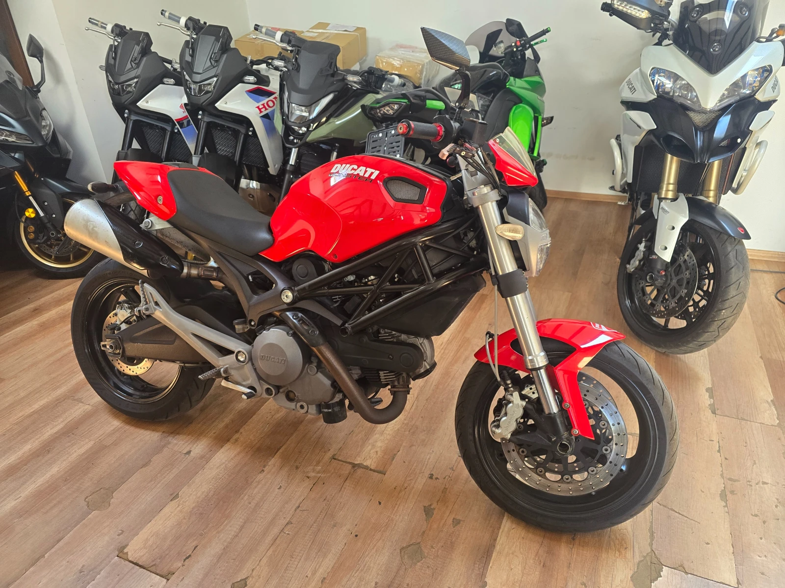Ducati Monster 696