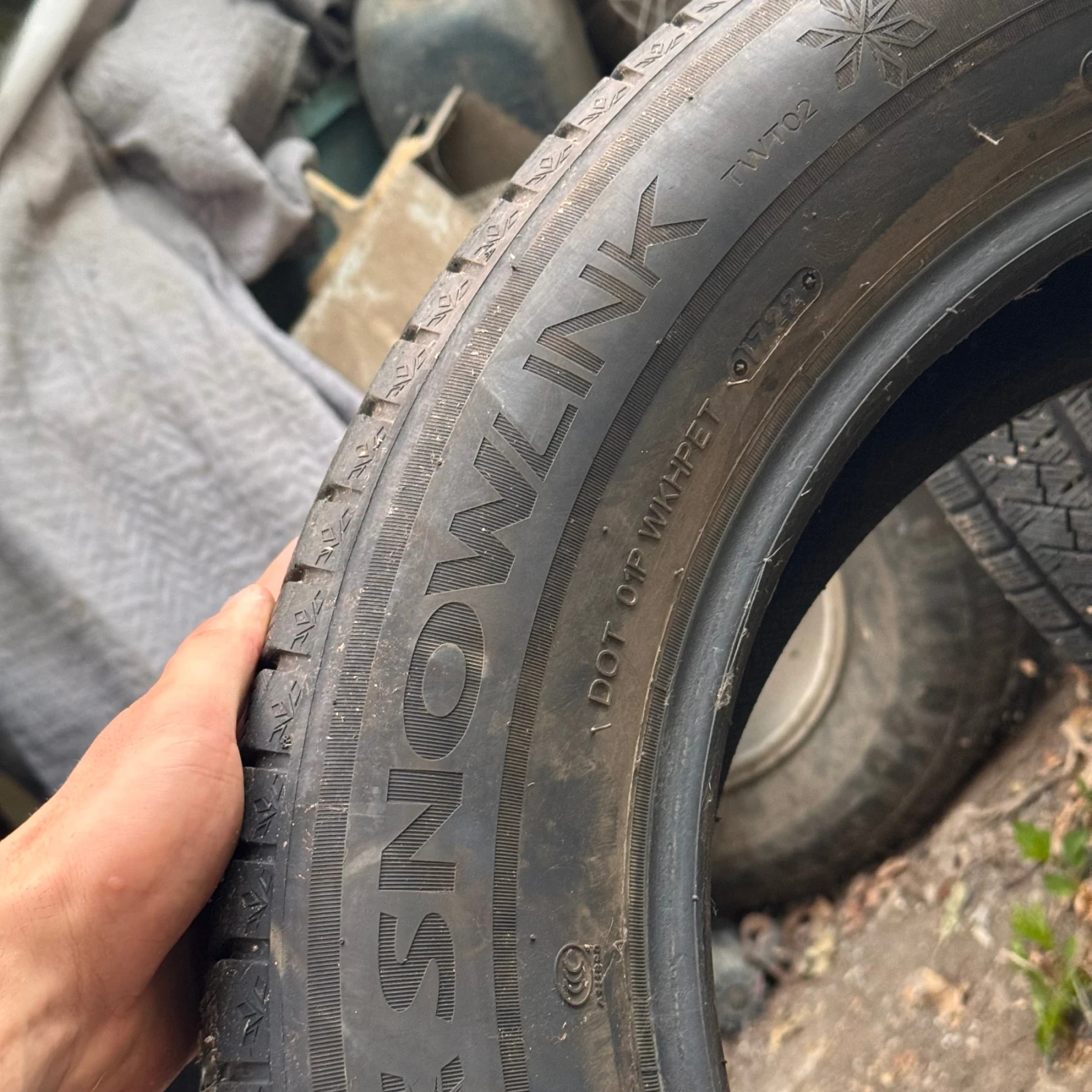 Гуми Зимни 235/60R18, снимка 5 - Гуми и джанти - 55677086
