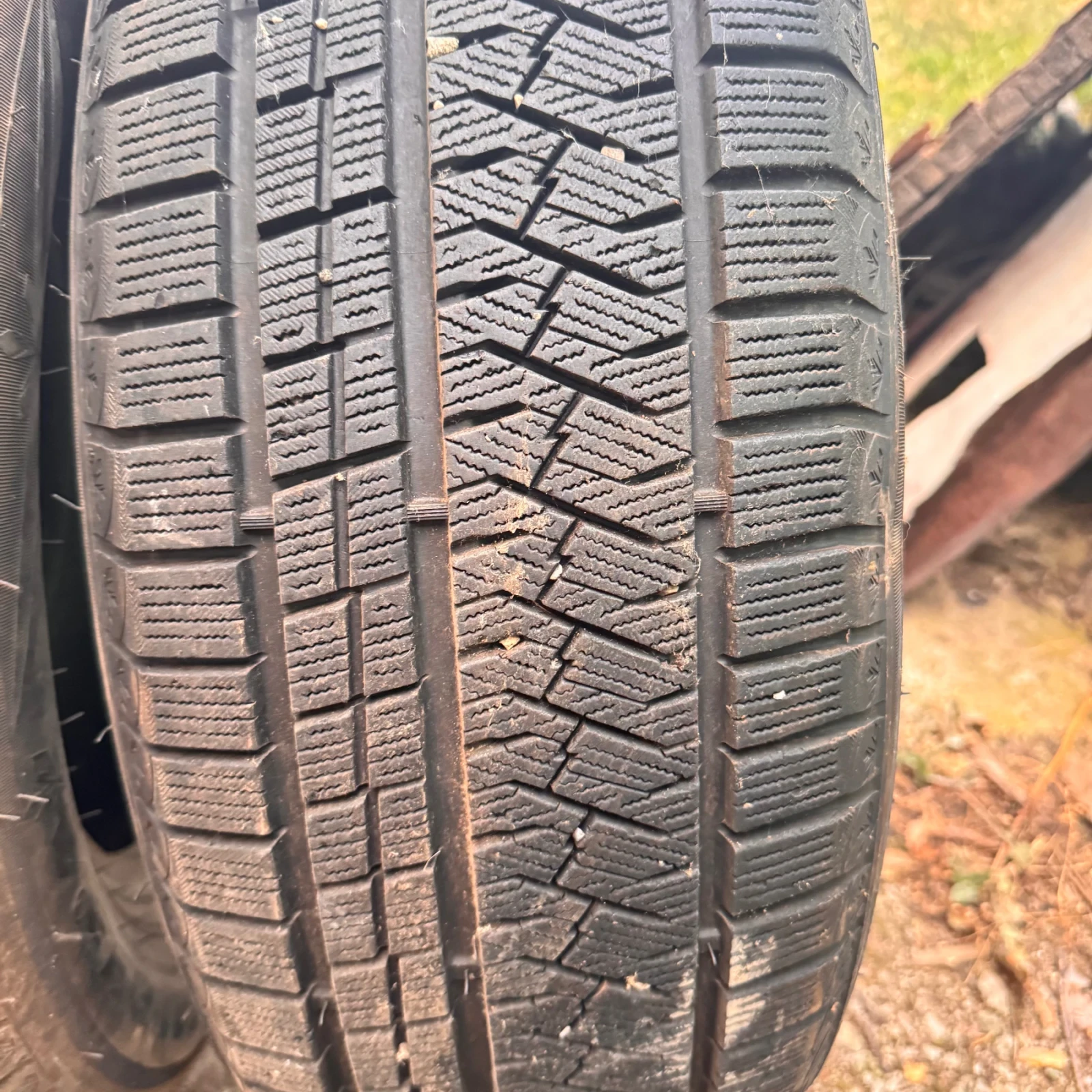 Гуми Зимни 235/60R18