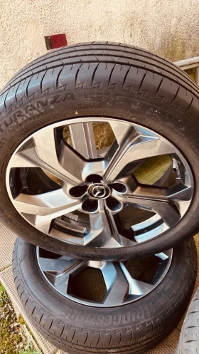 ����� �� �������� �� ���� � ������ 215/55R18 �� Mazda MX-30