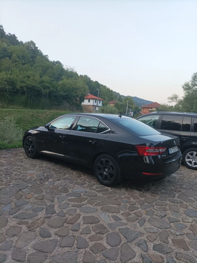 Skoda Superb 2.0, снимка 5 - Автомобили и джипове - 49080085