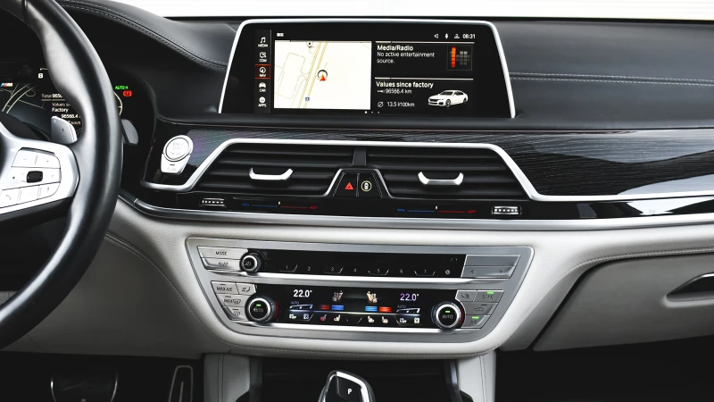 BMW 750 i xDrive M Sport Sportautomatic, снимка 10 - Автомобили и джипове - 50208234