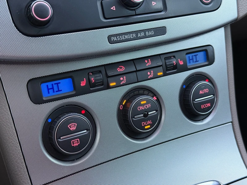 VW Passat 2.0TDI* 140HP* SPORTLINE* 6СК.* XENON* CLIMA* PDC*, снимка 11 - Автомобили и джипове - 53091433