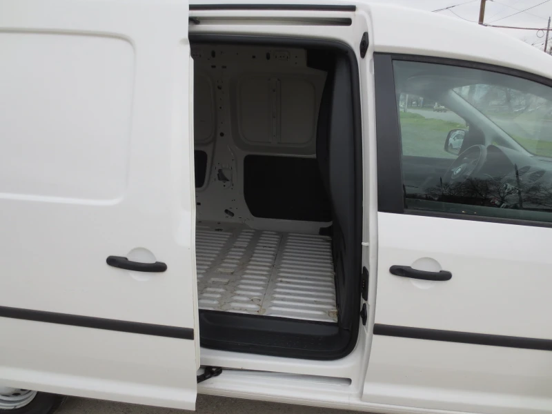 VW Caddy 1.6 TDI* MAXI* , снимка 15 - Автомобили и джипове - 53561902