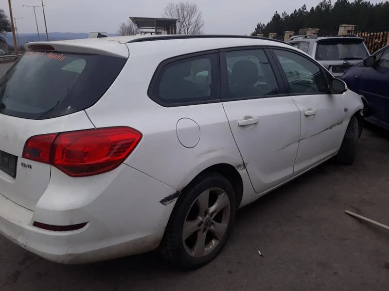 Opel Astra, снимка 5 - Автомобили и джипове - 36258260