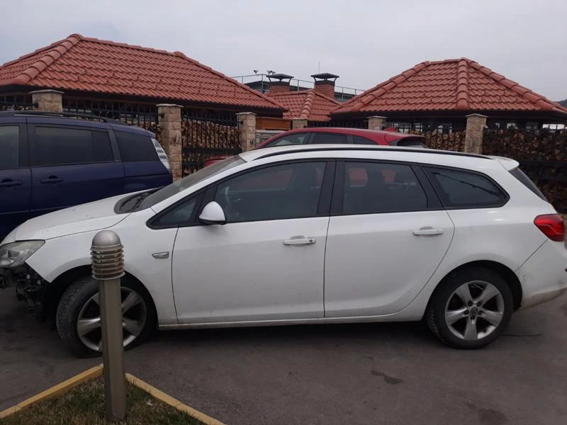 Opel Astra, снимка 8 - Автомобили и джипове - 36258260