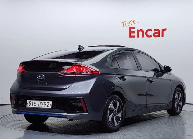 Hyundai Ioniq Hybrid 1 Plus - изображение 2