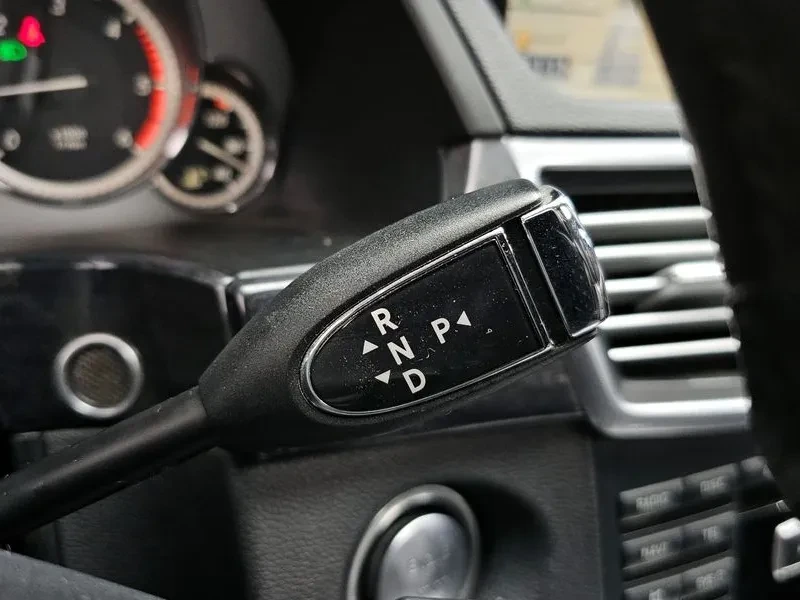 Mercedes-Benz E 200  - изображение 9