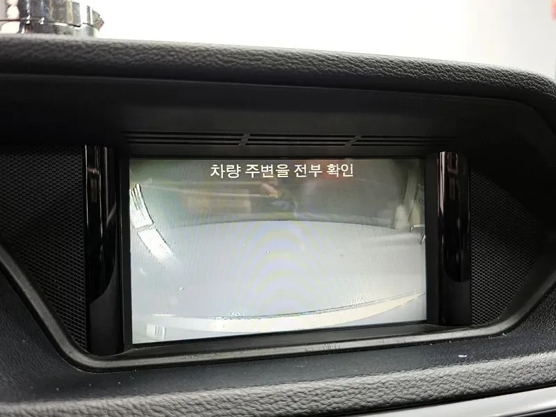 Mercedes-Benz E 200, снимка 15 - Автомобили и джипове - 52693465