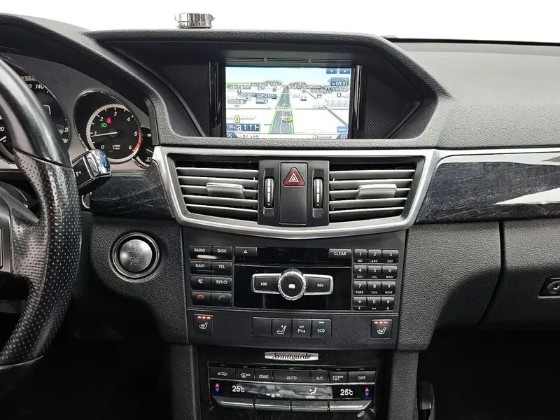 Mercedes-Benz E 200, снимка 12 - Автомобили и джипове - 52693465