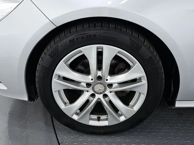 Mercedes-Benz E 200  - изображение 5