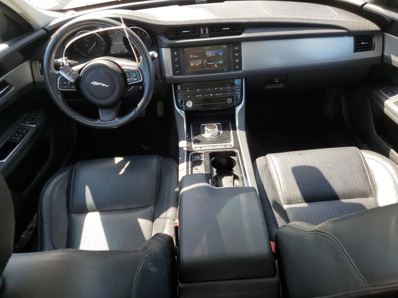 Jaguar Xf 35T PRESTIGE RWD - изображение 8