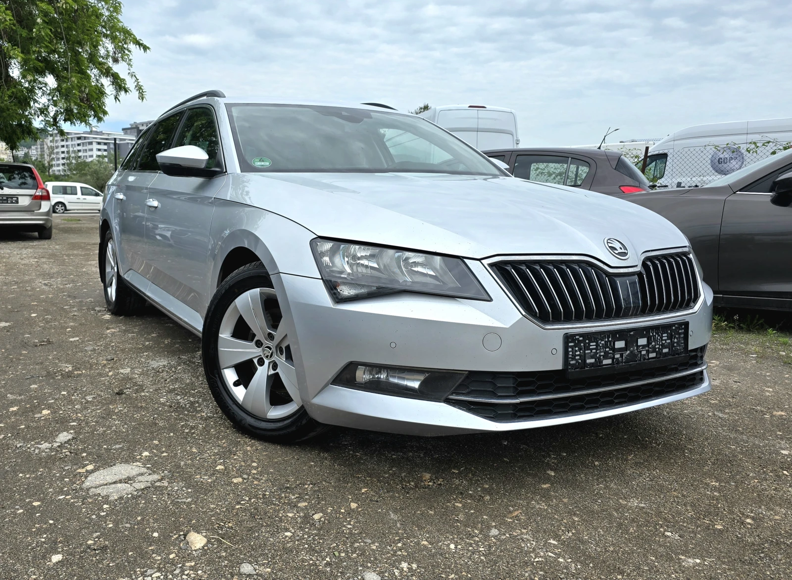 Skoda Superb КАТО НОВ/DISTRONIK/2.0TDI - изображение 3