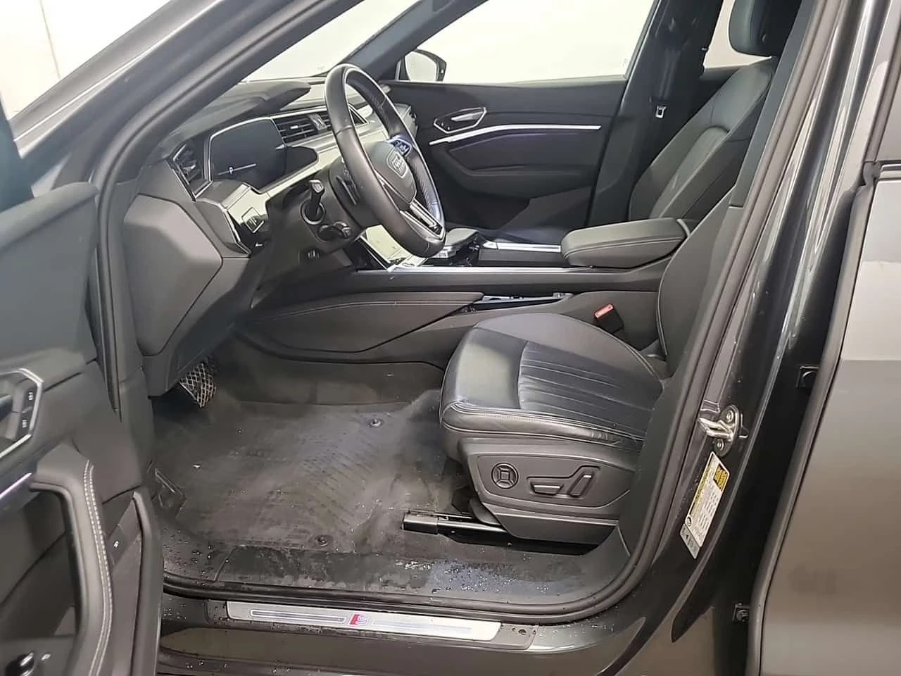 Audi E-Tron SPORTBACK TECHNIK * 360* PANO* HEADUP* CARFAX *  - изображение 8