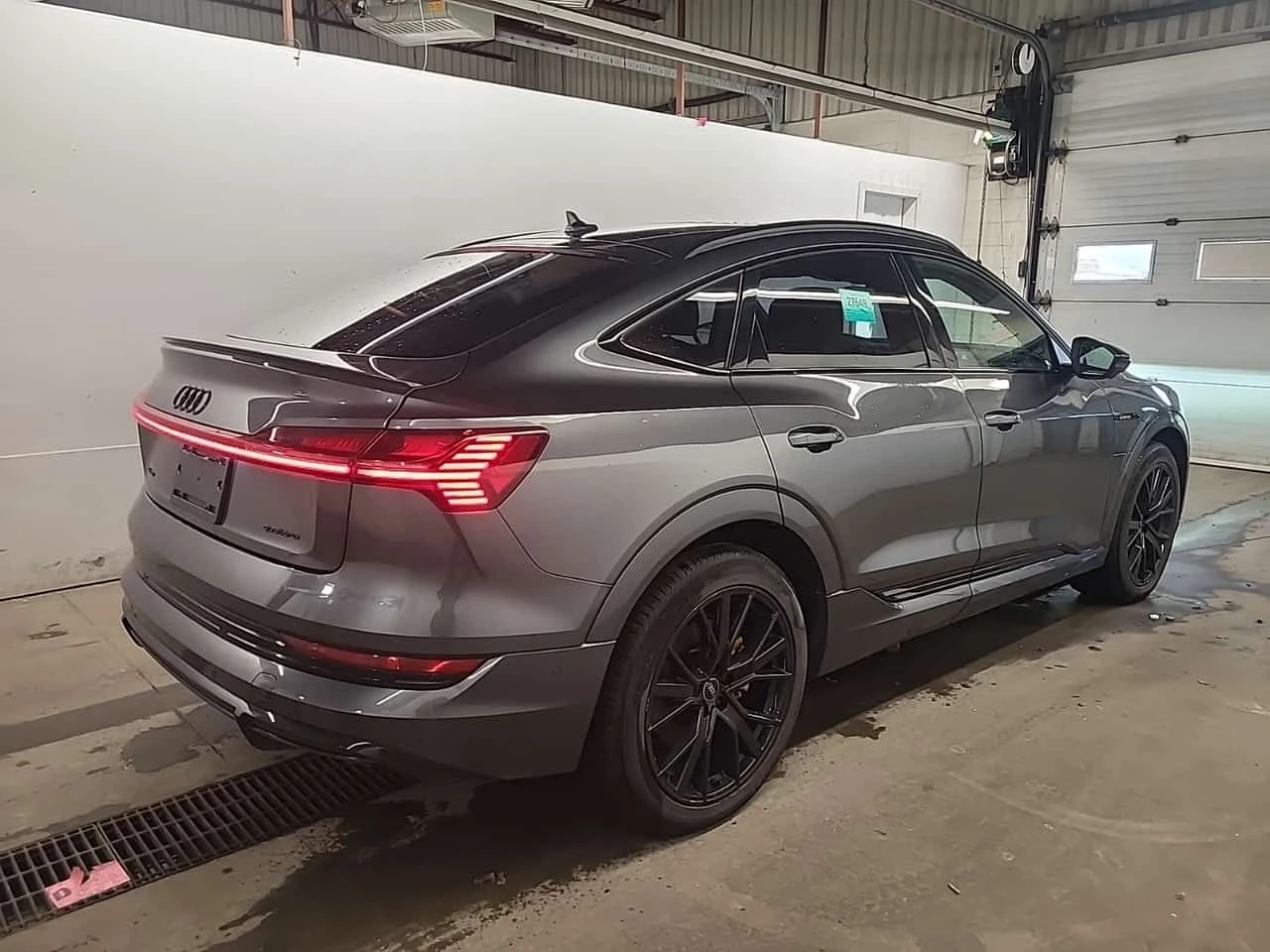 Audi E-Tron SPORTBACK TECHNIK * 360* PANO* HEADUP* CARFAX *  - изображение 3