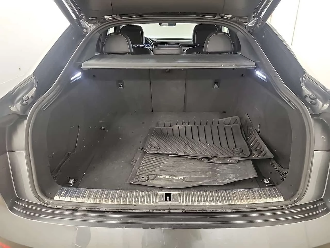 Audi E-Tron SPORTBACK TECHNIK * 360* PANO* HEADUP* CARFAX *  | Mobile.bg � ����������� 16