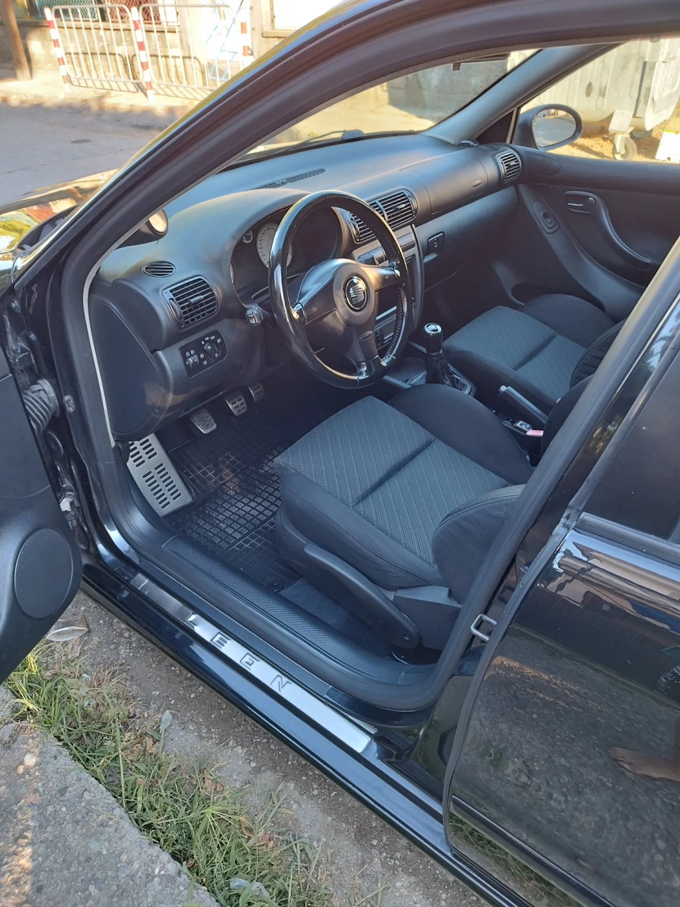 Seat Leon, снимка 13 - Автомобили и джипове - 53809137