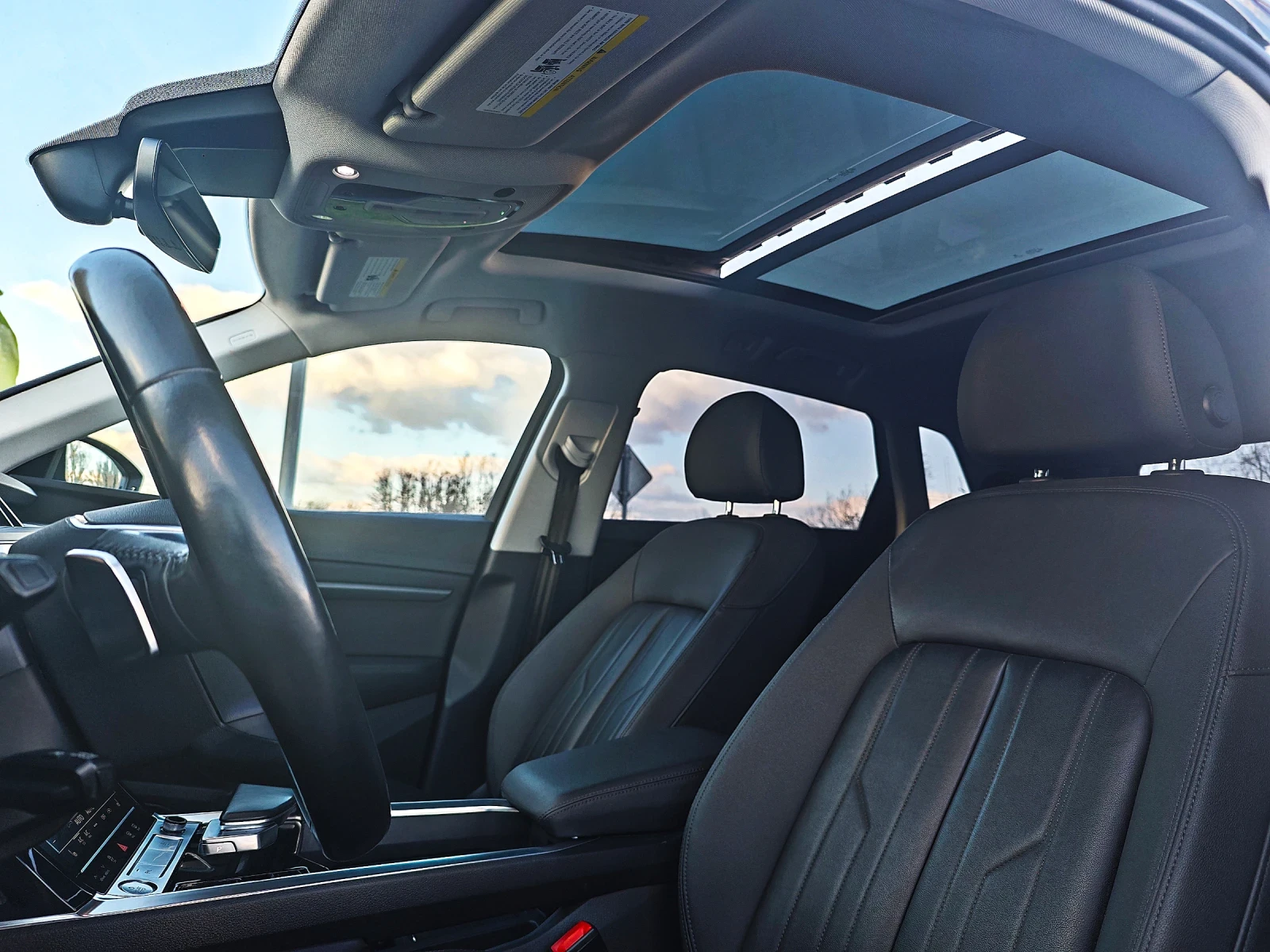 Audi E-Tron ПАНОРАМНА* КОЖА* 4Х4* ФУЛ* ГАРАНЦИЯ* НОВА, снимка 12 - Автомобили и джипове - 53837795