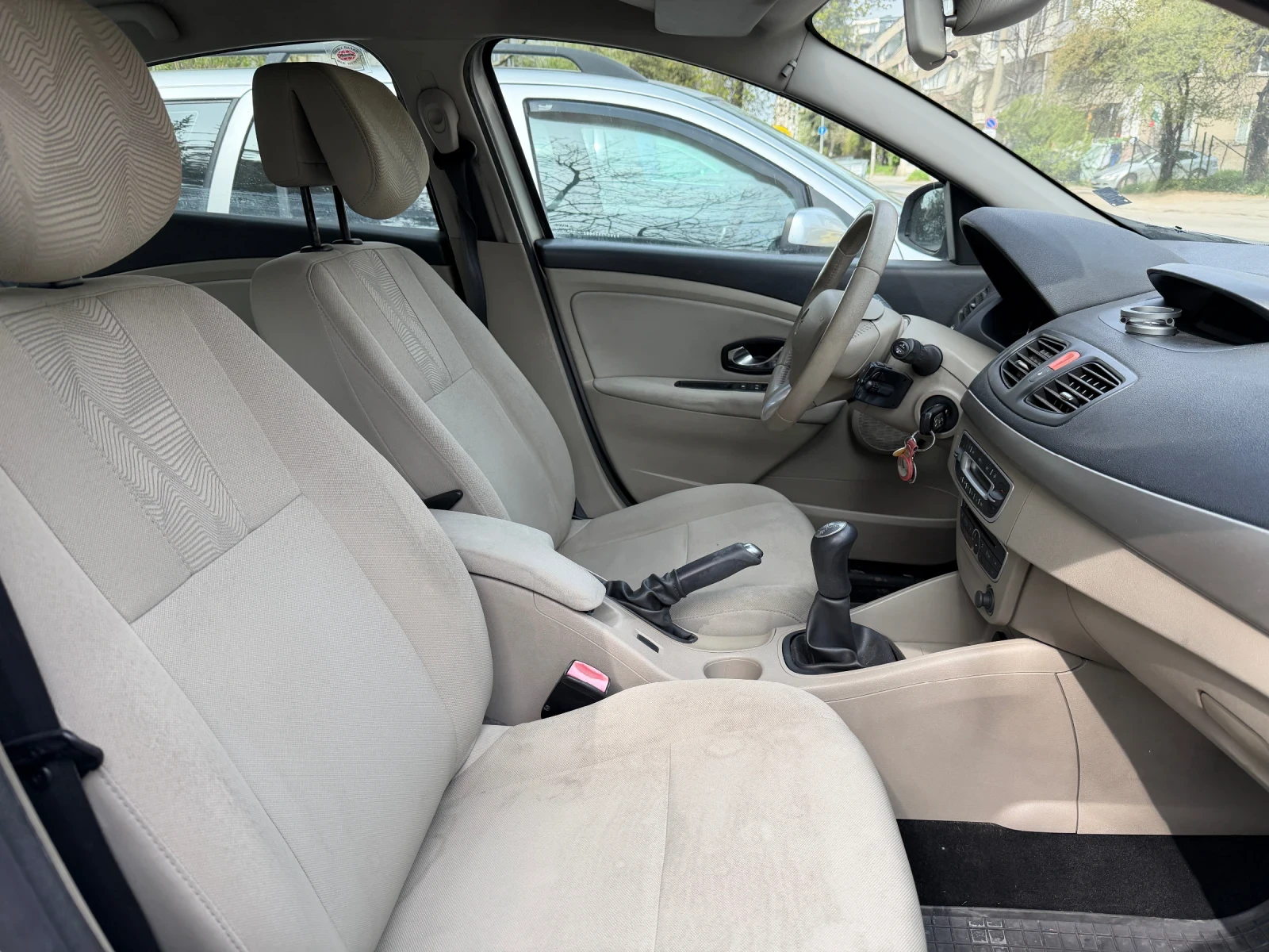 Renault Fluence, снимка 11 - Автомобили и джипове - 54028002