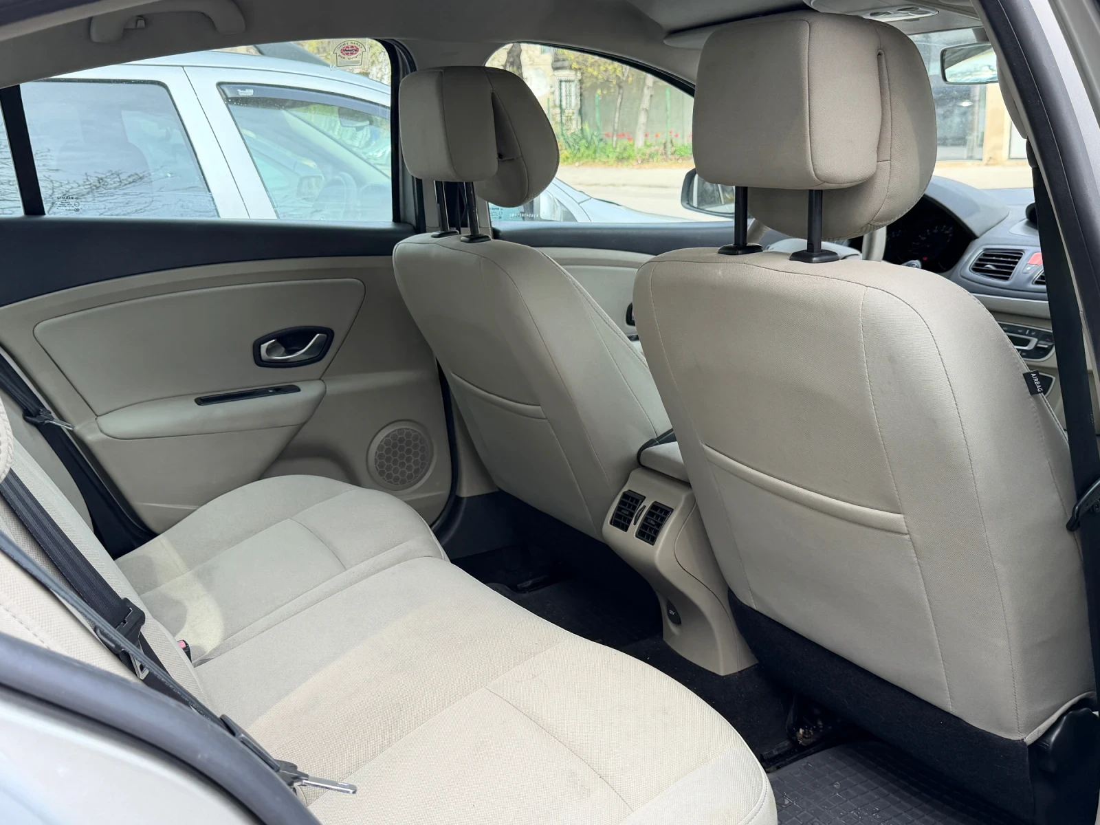 Renault Fluence, снимка 8 - Автомобили и джипове - 54028002