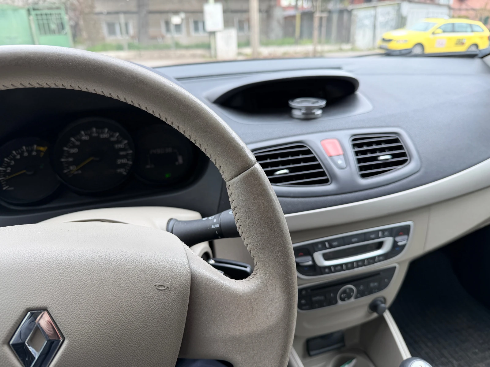 Renault Fluence, снимка 2 - Автомобили и джипове - 54028002